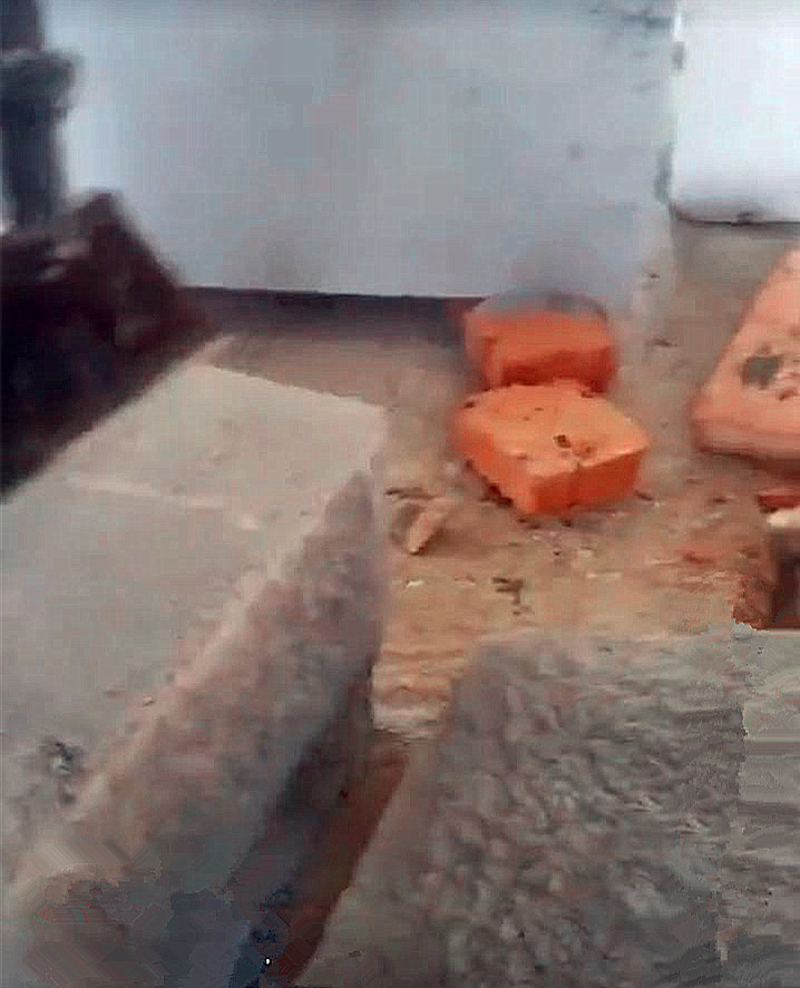 石材專剝離石材后石材橫截面細節(jié)圖--河北東圣吊索具制造有限公司--小型攪拌機|石材夾具|液壓堆高車|手動叉車 石材專剝離石材后石材橫截面細節(jié)圖--河北東圣吊索具制造有限公司--小型攪拌機|石材夾具|液壓堆高車|手動叉車