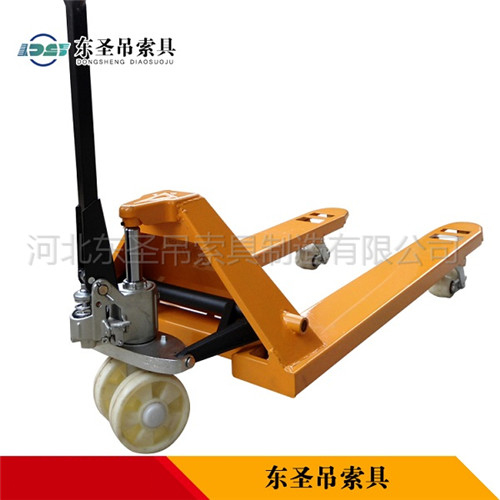 手動升高叉車產品背面展示--河北東圣吊索具制造有限公司--小型攪拌機|石材夾具|液壓堆高車|手動叉車 手動升高叉車產品背面展示--河北東圣吊索具制造有限公司--小型攪拌機|石材夾具|液壓堆高車|手動叉車