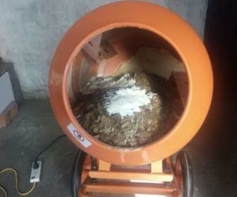 室內裝修小型攪拌機作業(yè)現(xiàn)場 室內裝修小型攪拌機作業(yè)現(xiàn)場