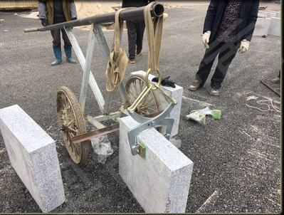 吊裝帶輔助石材吊夾搬運路沿石作業現場--河北東圣吊索具制造有限公司--石材夾具|小型攪拌機|液壓堆高車|手動叉車 吊裝帶輔助石材吊夾搬運路沿石作業現場--河北東圣吊索具制造有限公司--石材夾具|小型攪拌機|液壓堆高車|手動叉車